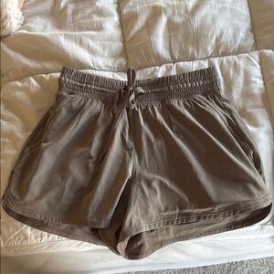 Abercrombie & Fitch Tan Athletic Shorts - YPB motionTEK High Rise Lined
